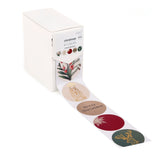 Rol kerststickers in groen, rood en goud in dispenserdoos - Kadopapier.net