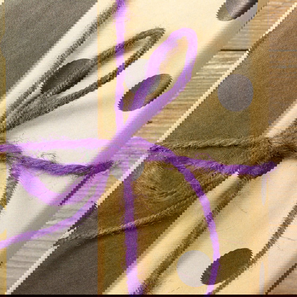 Bruine Kraft inpakpapier met Stippen - Kadopapier.net