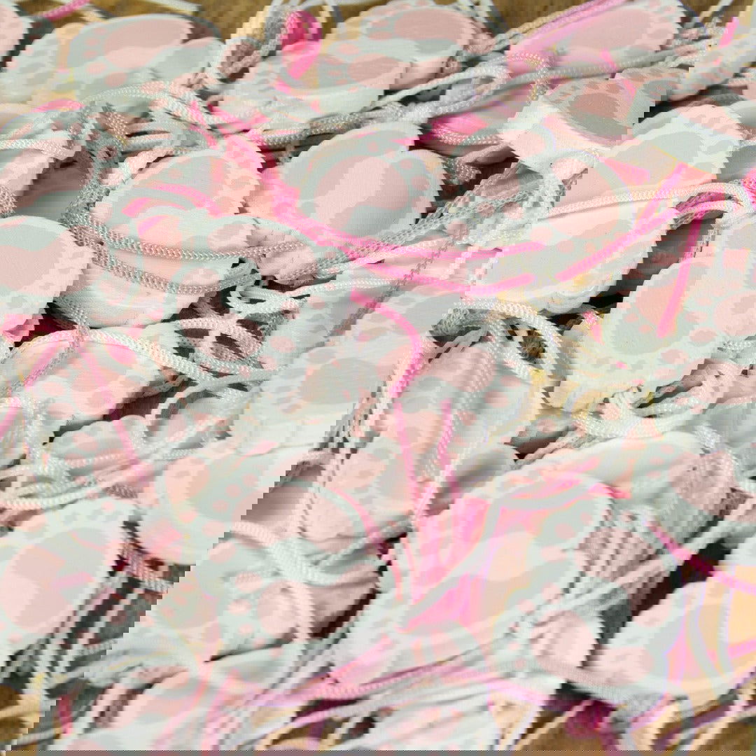 Gelukshanger Babyvoetjes Roze - Kadopapier.net