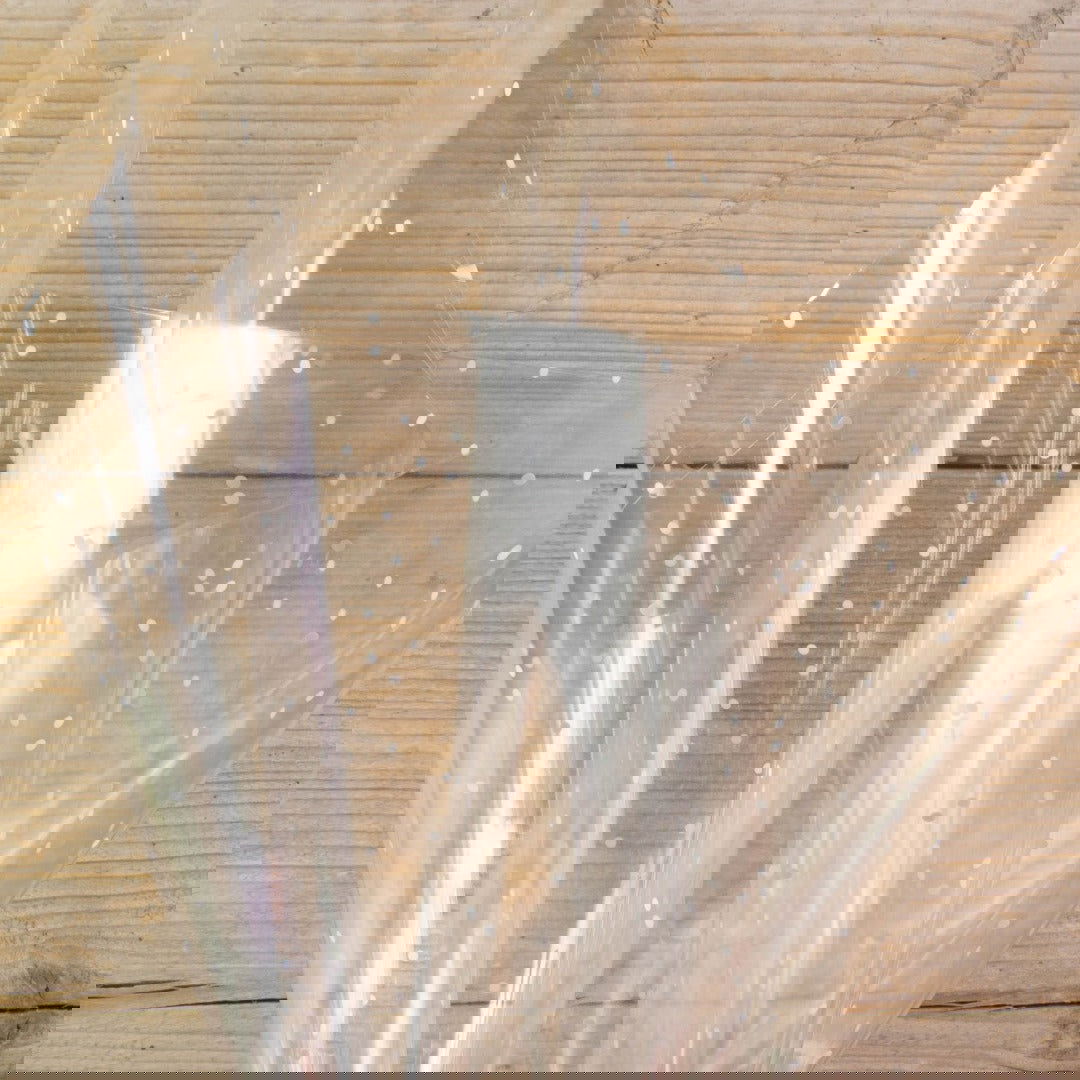 Inpakfolie met Witte Stipjes - Kadopapier.net