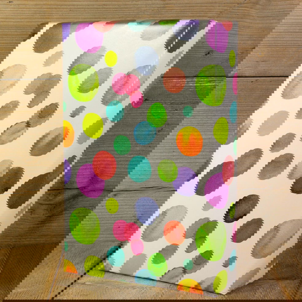 Inpakpapier met Aquarel Stippen - Kadopapier.net