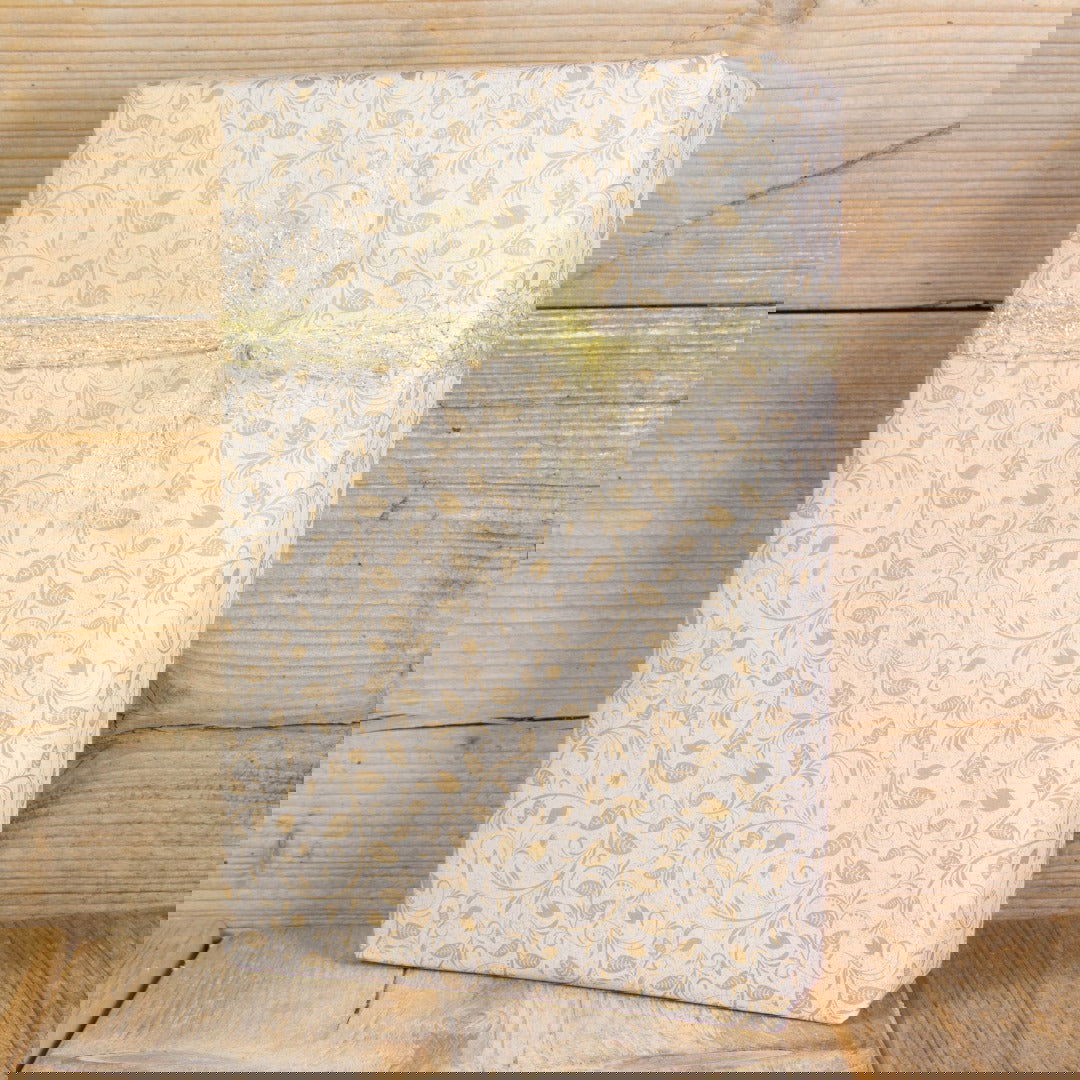 Inpakpapier met Decoratieve Takken - Kadopapier.net