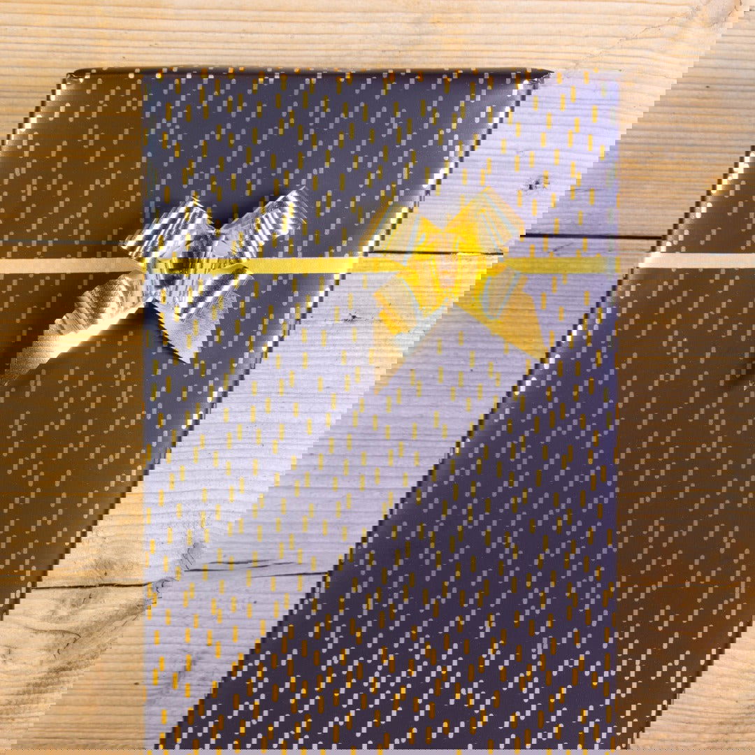 Inpakpapier met hoogglans Streepjes Navy - Kadopapier.net