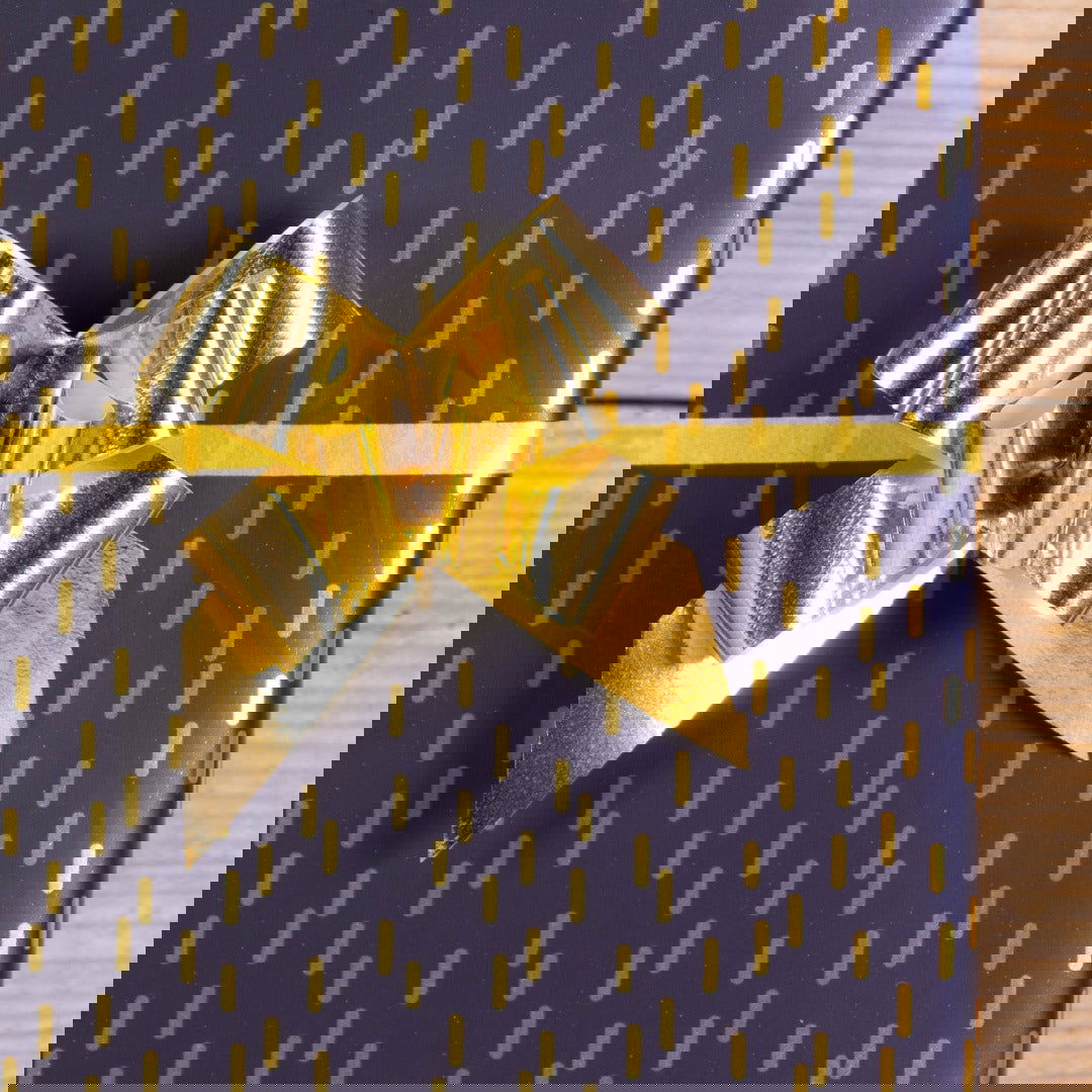 Inpakpapier met hoogglans Streepjes Navy - Kadopapier.net