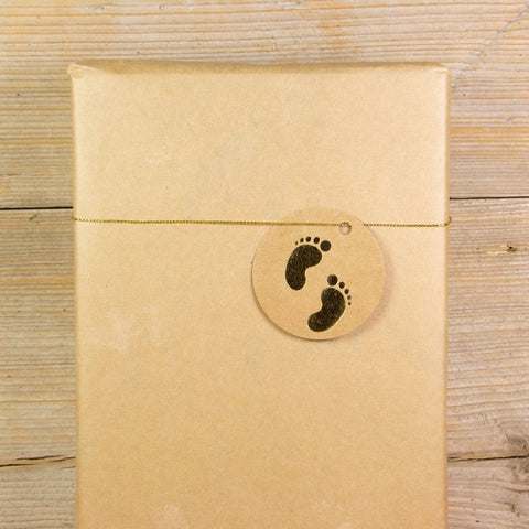Kraftlabel Babyvoetjes Goud - Kadopapier.net