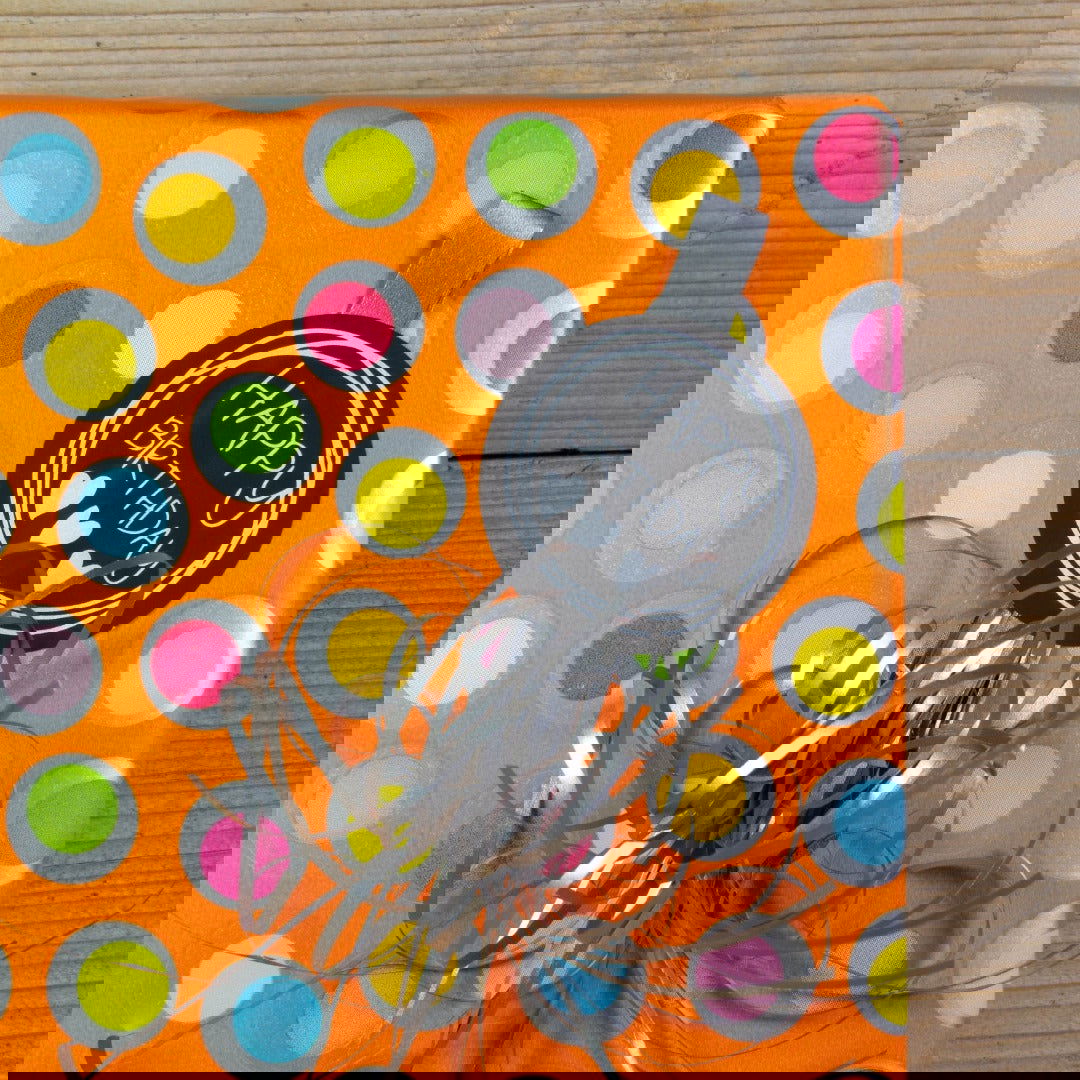 Oranje inpakpapier met stippen - Kadopapier.net