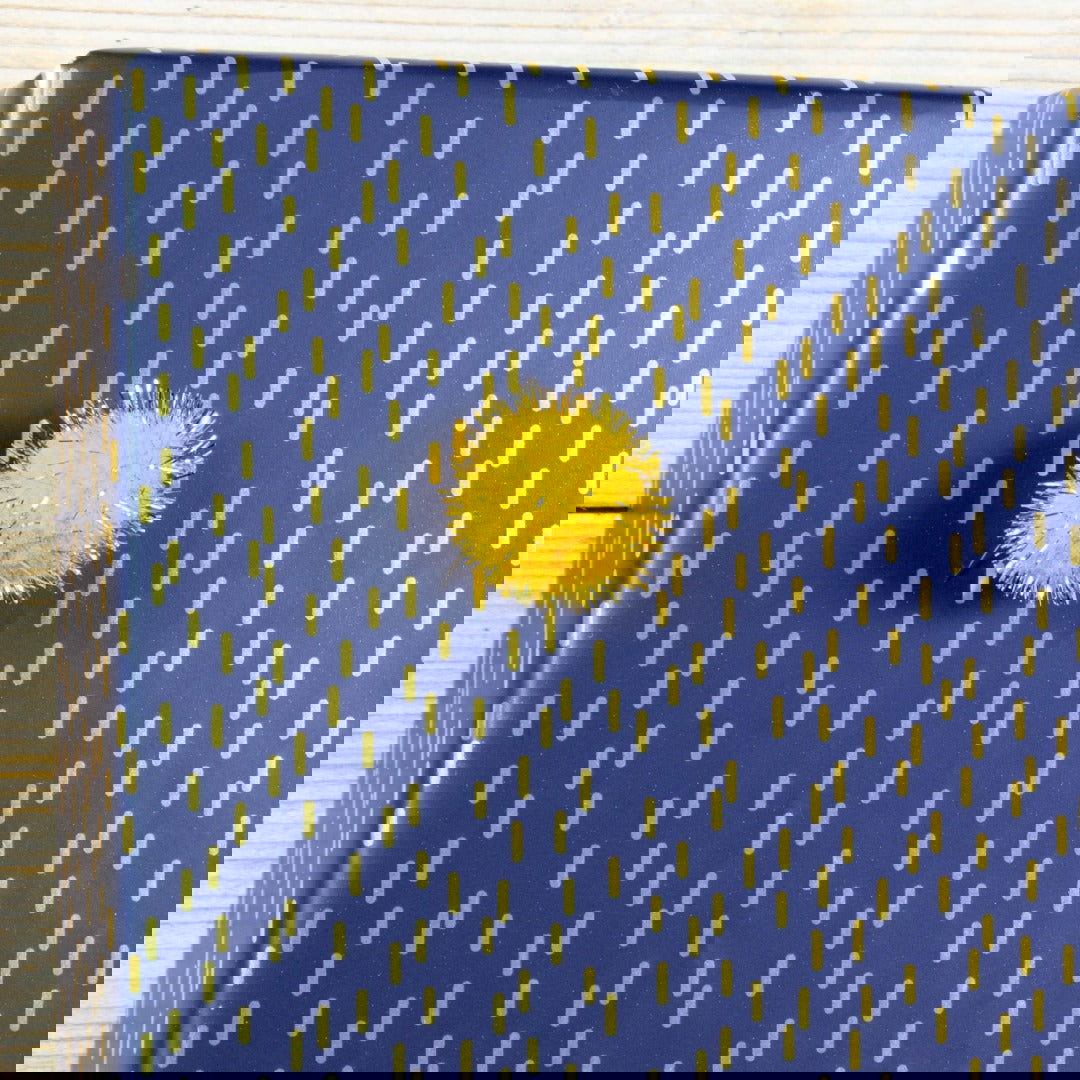 Pom Pon met plakker Goud - Kadopapier.net