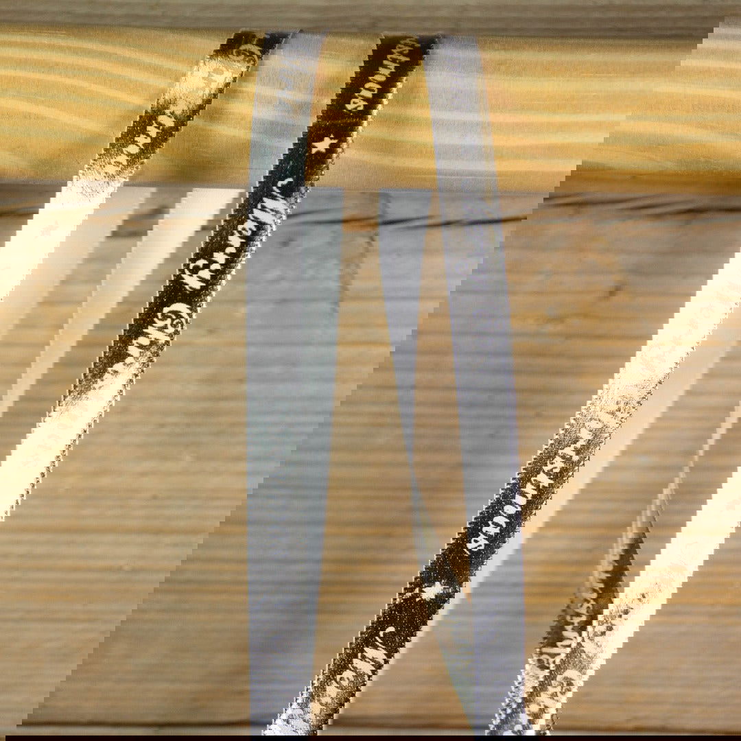 Satijnen Kerstlint Shiny Silver - Kadopapier.net