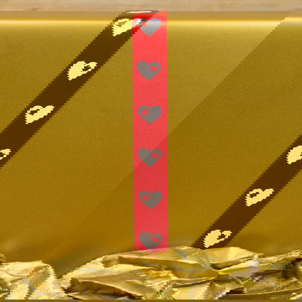 Satijnlint rood met witte Hartjes - Kadopapier.net