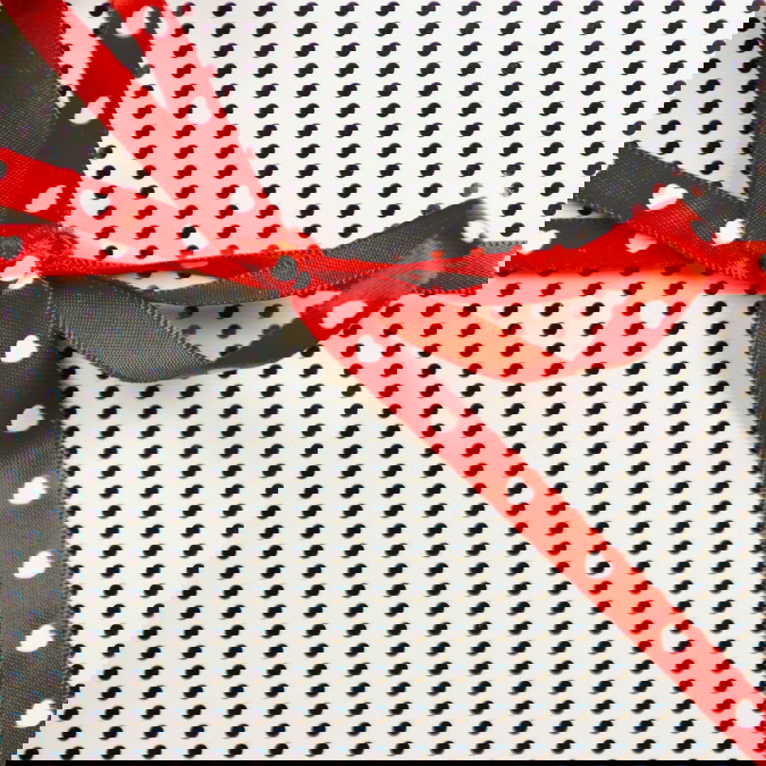 Smal satijnlint met Hartjes Rood - Kadopapier.net