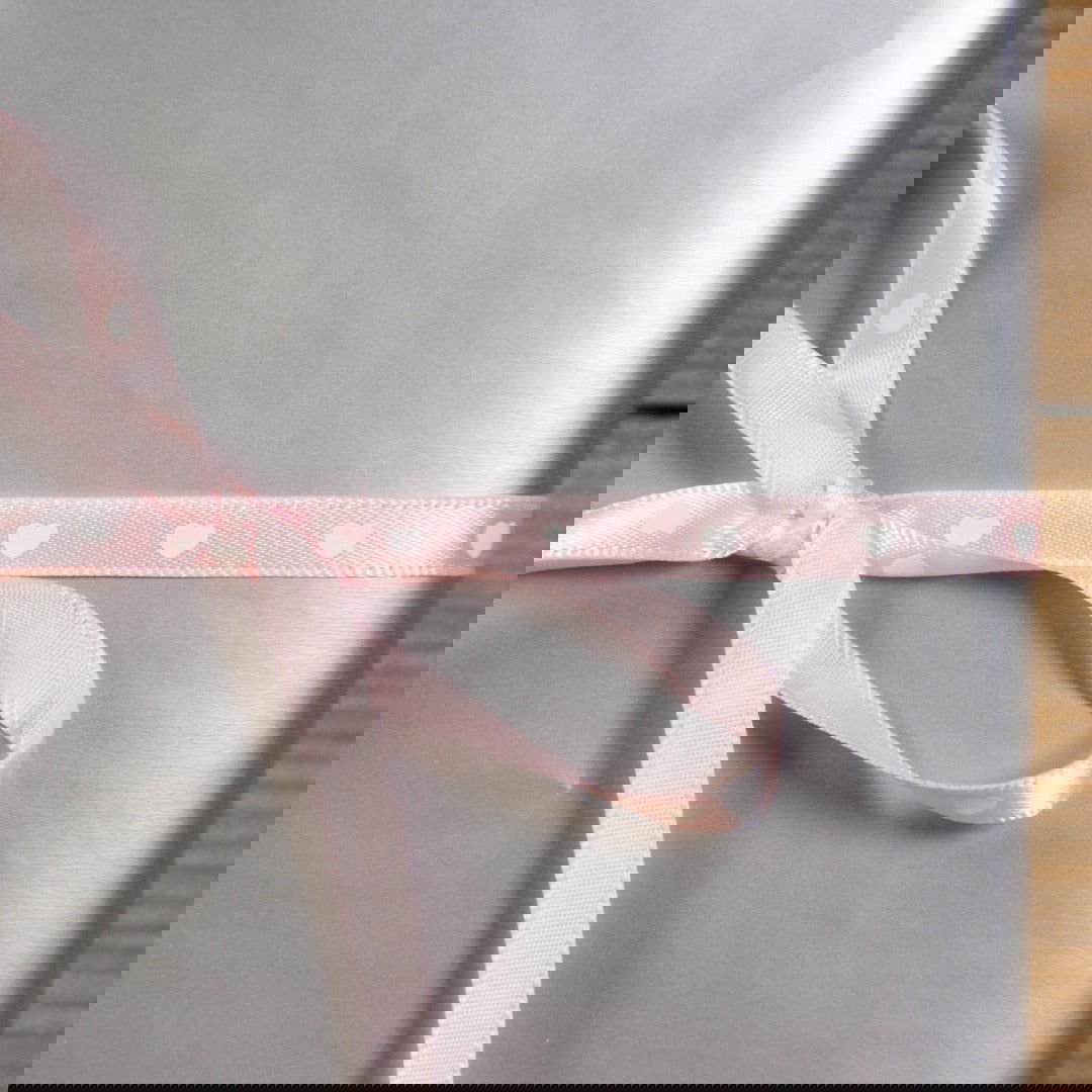 Smal satijnlint met Hartjes Roze - Kadopapier.net