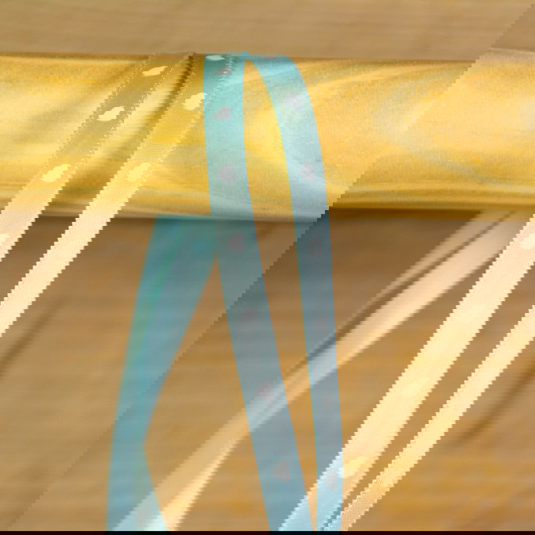 Smal satijnlint met Hartjes licht Blauw - Kadopapier.net