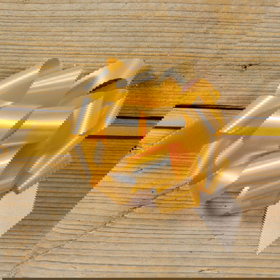 Svelto Trekstrik Okergeel - Kadopapier.net