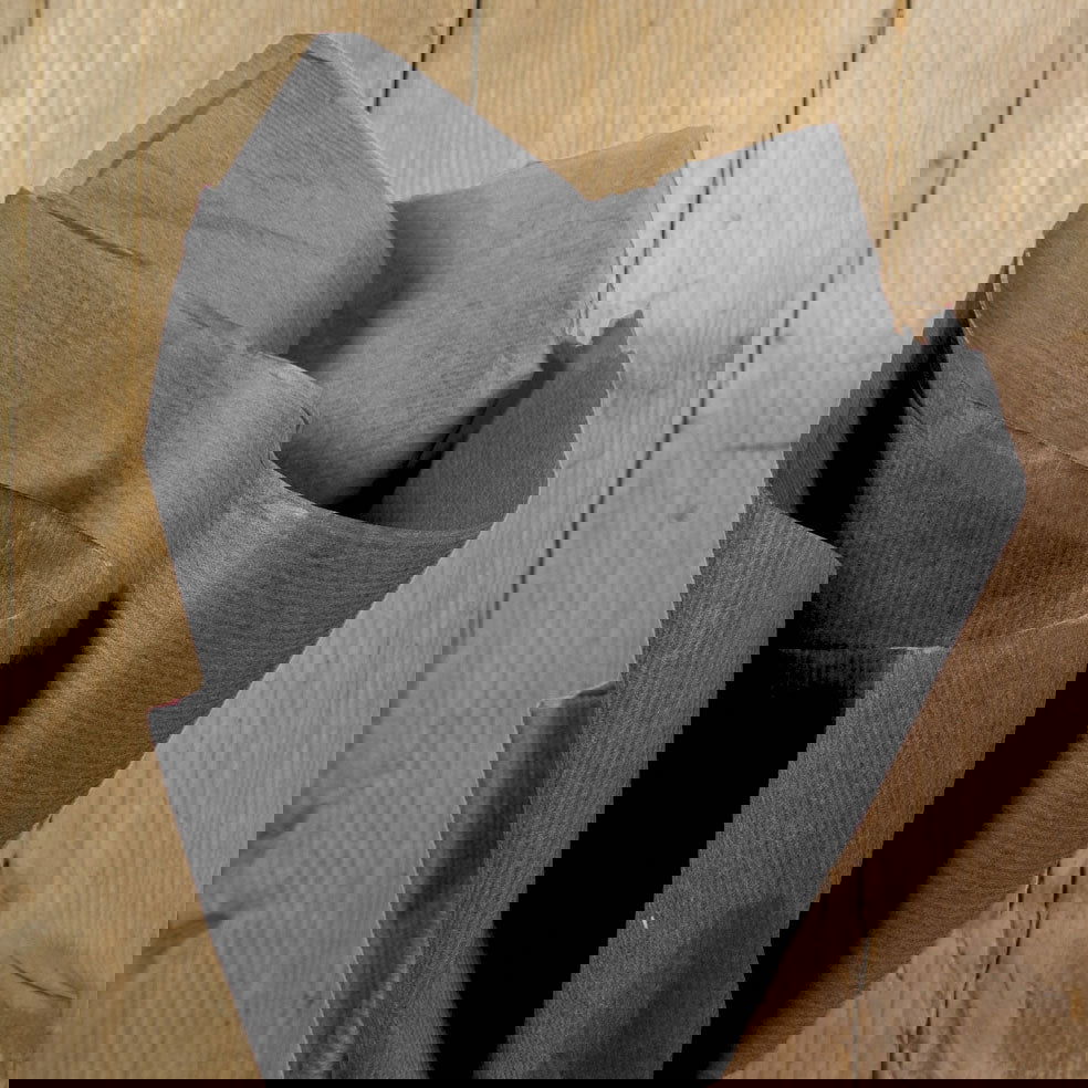 Vloei met Kraftstreepje Zwart - Kadopapier.net